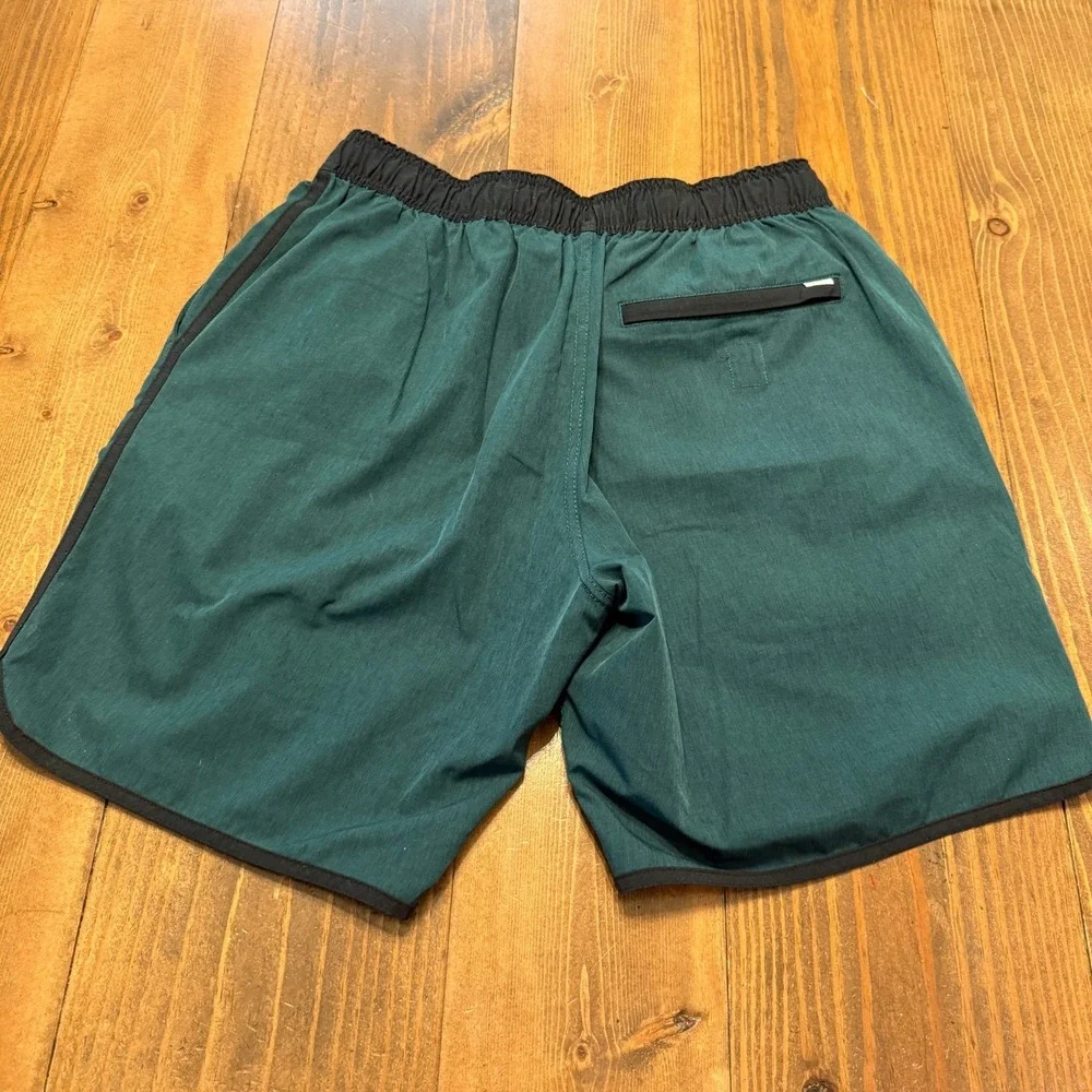 Vuori Banks Short Mens Small Green Athletic Performance Running Workout Gym V330